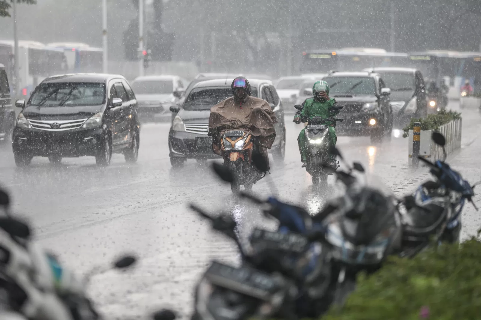 BMKG Ingatkan Hujan Lebat Jatim, Kesiapsiagaan Daerah Diuji