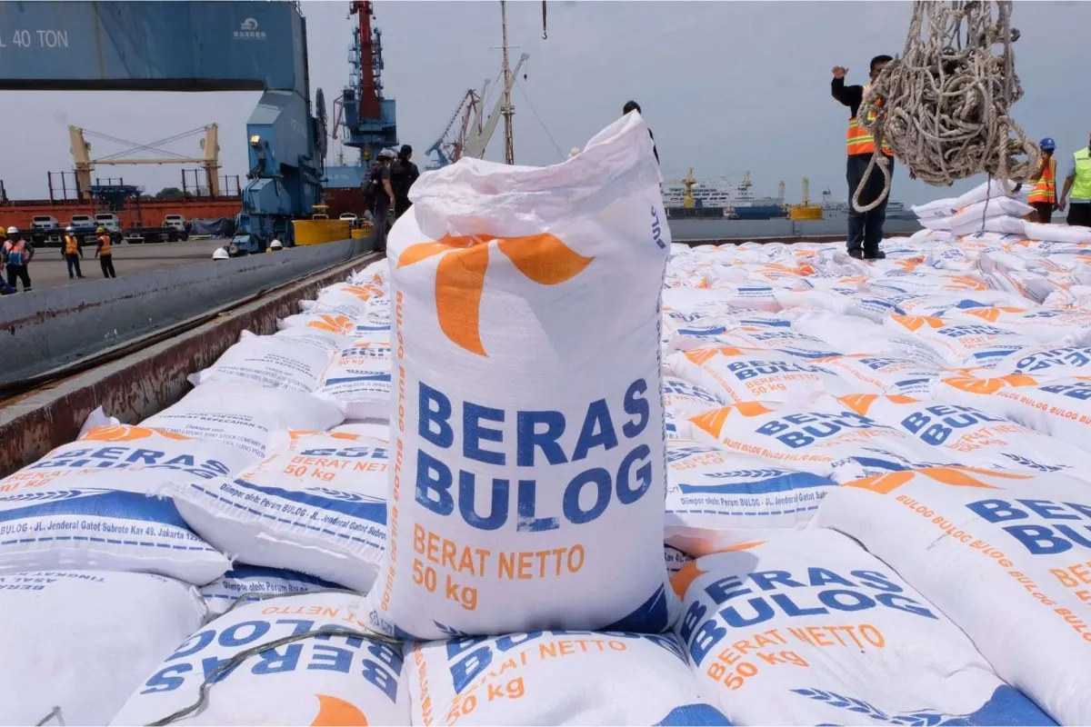Bulog memastikan bantuan pangan Alor tersalur kepada 37.338 penerima. Setiap keluarga mendapat total 30 kilogram beras untuk tiga bulan.