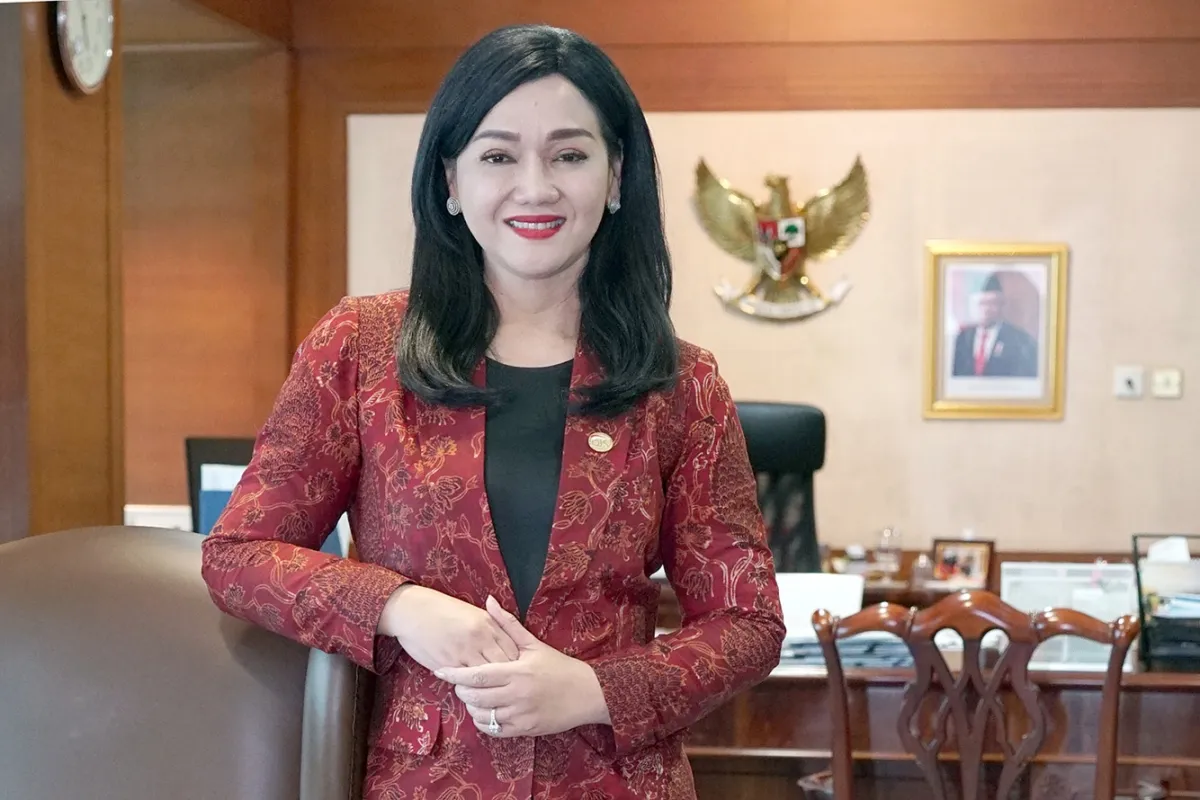 Dewi Pimpin OJK: Mandat Tegas Pulihkan Kedaulatan Pasar Modal
