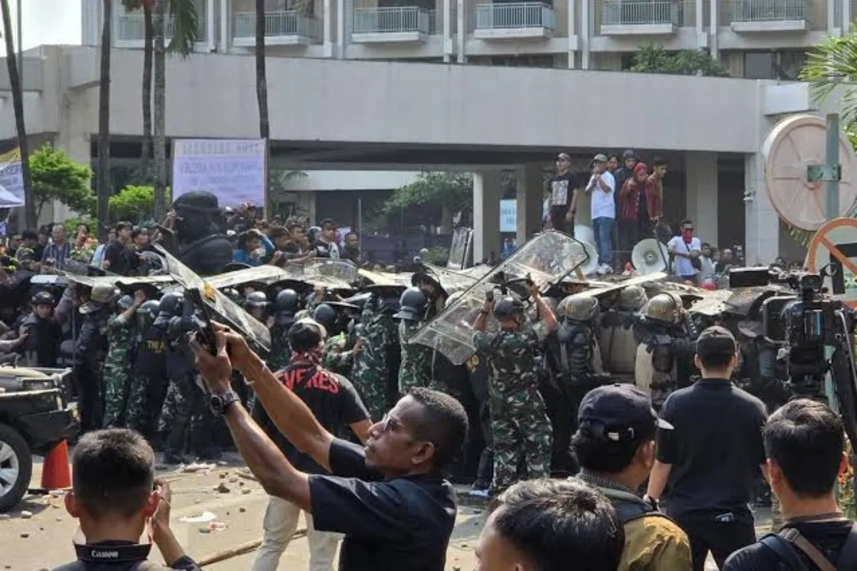 Eksekusi Lahan GBK di Hotel Sultan Diwarnai Aksi Massa