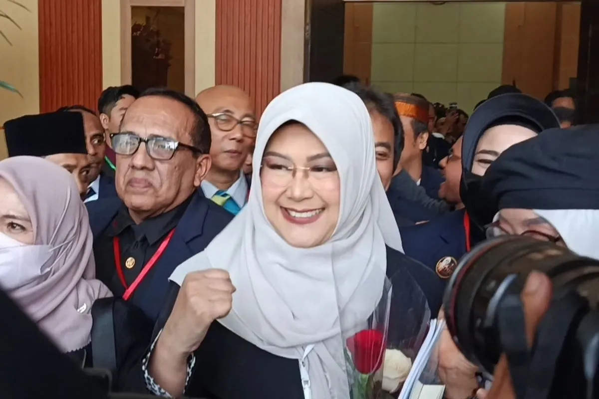 Eksepsi dokter Tifa dikabulkan PN Jakarta Timur. Hakim menyatakan surat dakwaan jaksa tidak cermat dan kabur sehingga batal demi hukum.