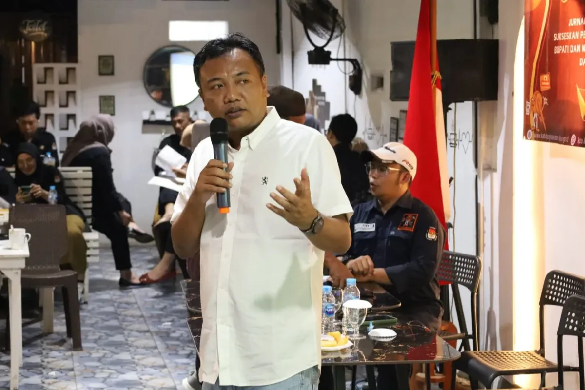 Evaluasi Program MBG mendapat apresiasi Puspoll Indonesia. Survei menunjukkan 55,5 persen masyarakat masih mendukung dengan harapan tata kelola, transparansi, dan pengawasan diperkuat.