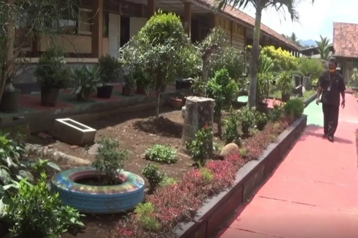 Gerakan Sekolah ASRI Diluncurkan, Kemendikdasmen Tanam Mangrove di Balikpapan