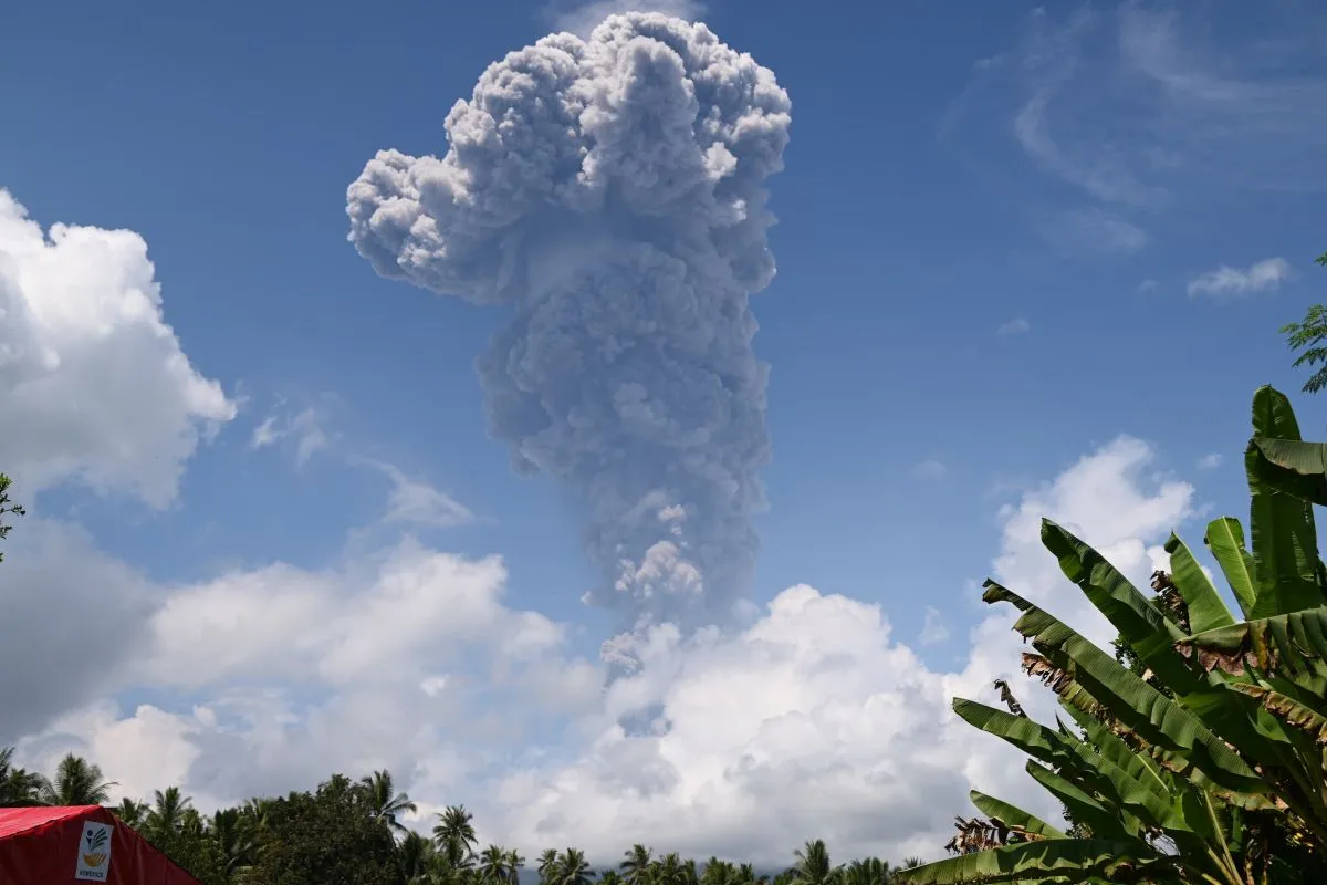 Gunung Ibu Erupsi, PVMBG Perketat Radius 3,5 Kilometer