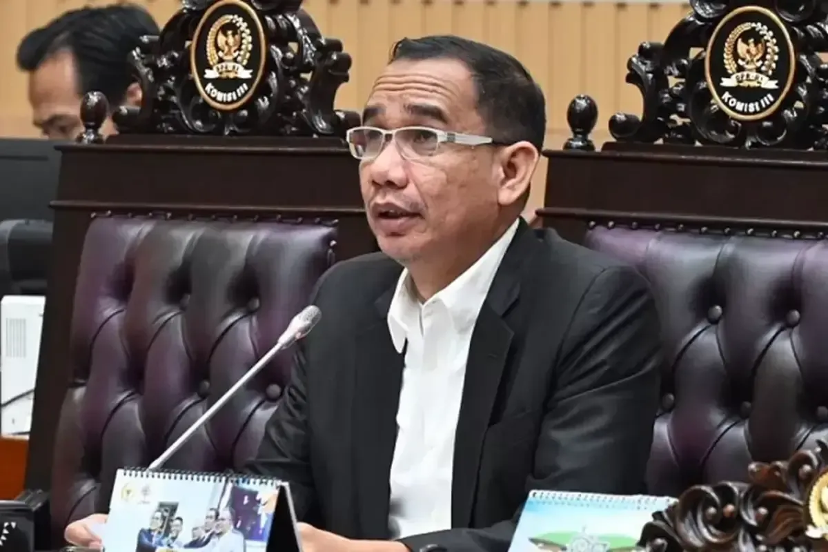 Hotman Paris soal Febrie dikritik Komisi III DPR. Rudianto Lallo menolak klaim izin Presiden dalam kriminalisasi Febrie Adriansyah