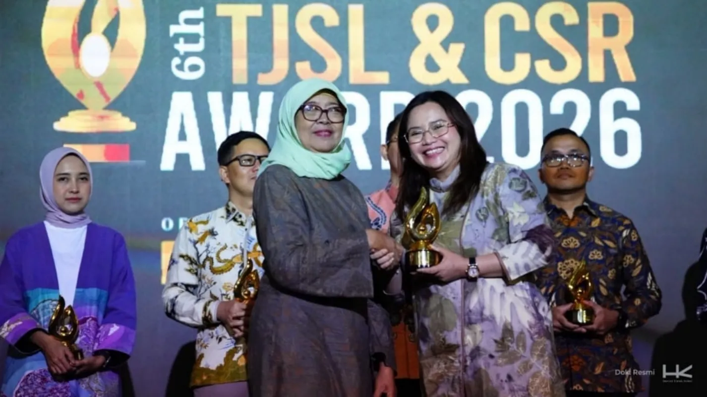 Hutama Karya meraih tiga Gold #Star 4 pada TJSL & CSR BUMN Track Award 2026 untuk program sosial, ekonomi, dan lingkungan.