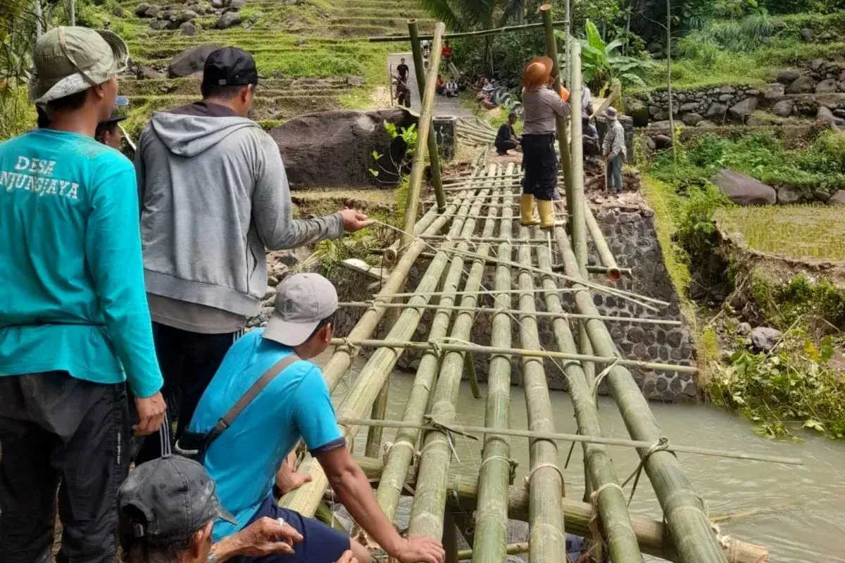 Jembatan Darurat Pakenjeng Dibangun, Akses Warga Mulai Pulih