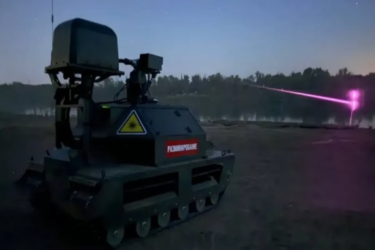 Laser portabel Rusia berkekuatan 1 kilowatt mampu menangani bom dan ranjau dari jarak hingga 100 meter dengan operasi jarak jauh.