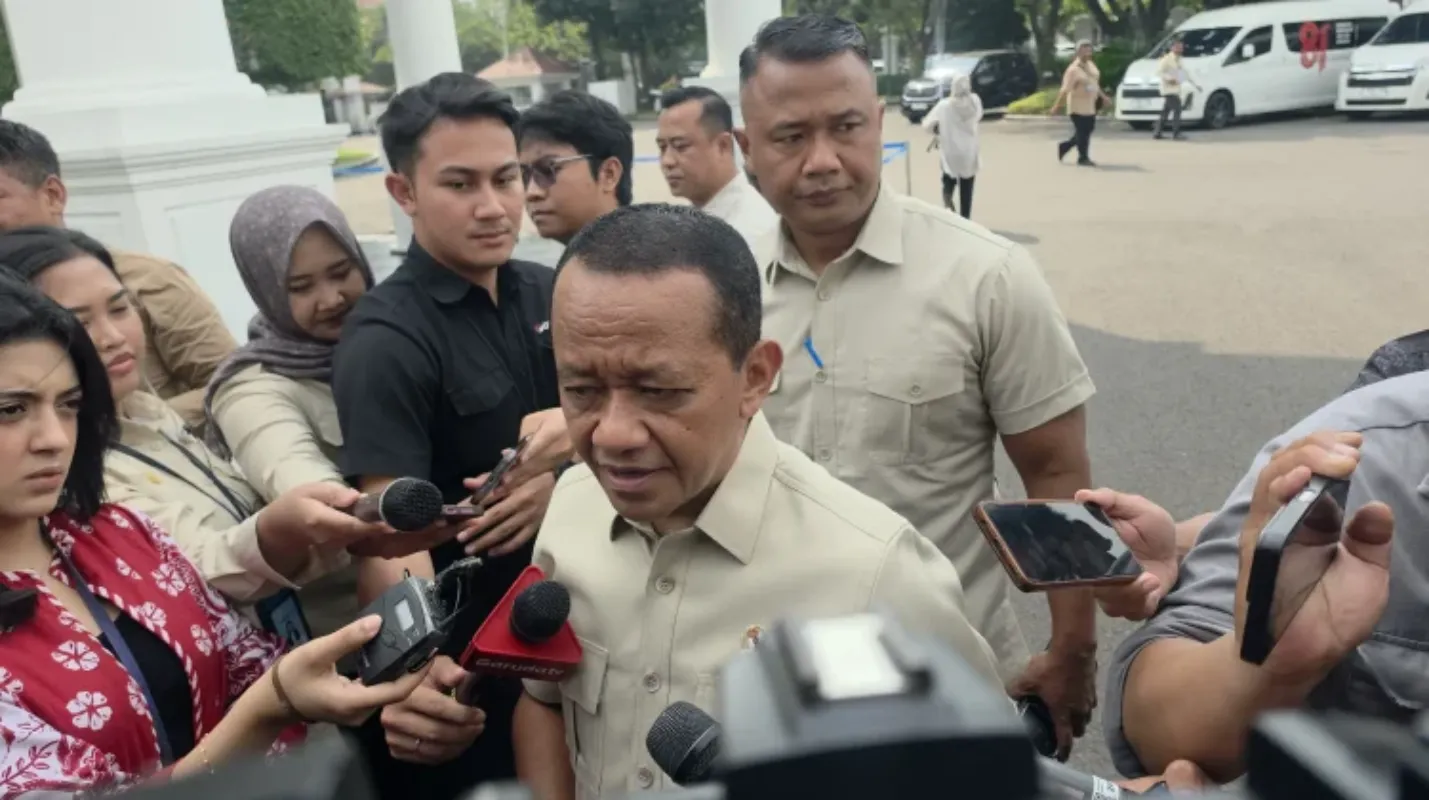 Listrik desa menjadi agenda utama rapat Presiden Prabowo bersama Menteri ESDM Bahlil. Pemerintah membahas 1.400 desa berlistrik, penataan tambang, dan pabrik CATL yang siap memproduksi baterai mobil listrik