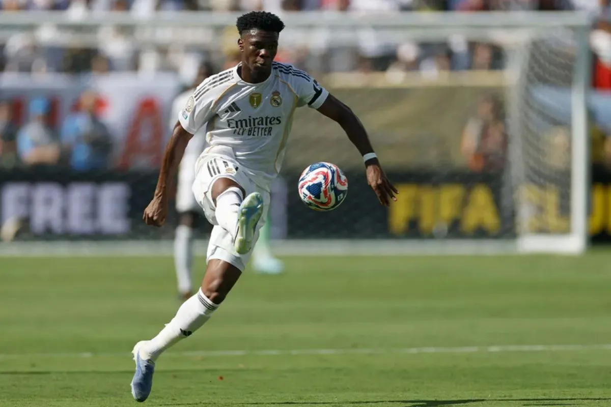 Manchester United Tchouameni menjadi rumor transfer terbaru setelah Real Madrid dikabarkan membuka peluang melepas gelandang Prancis tersebut pada bursa transfer musim panas 2026