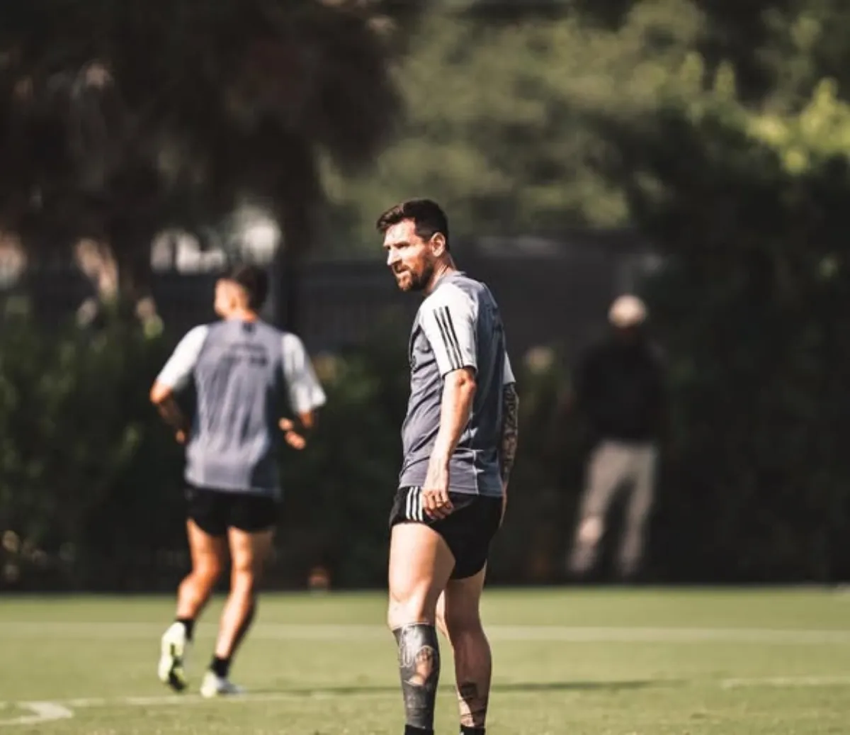 Messi bantah Argentina dibantu wasit FIFA pada Piala Dunia 2026. Lionel Scaloni juga menegaskan keberhasilan La Albiceleste menuju final diraih lewat perjuangan tim.
