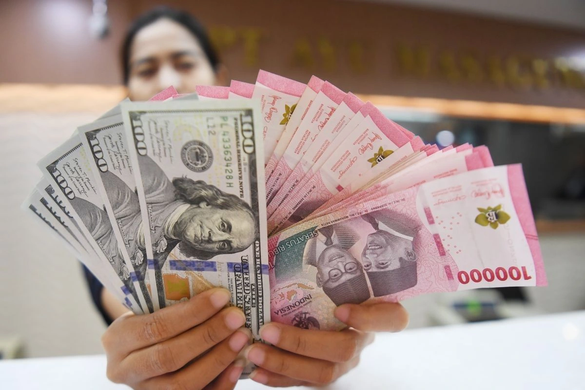 Pasar Hari Ini Dibayangi Minyak Naik dan Dolar Menguat