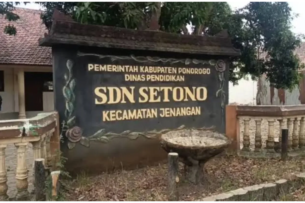 Penutupan SDN Setono Ponorogo dilakukan setelah tiga tahun tanpa murid baru. Enam siswa terakhir dipindahkan ke dua sekolah tujuan.