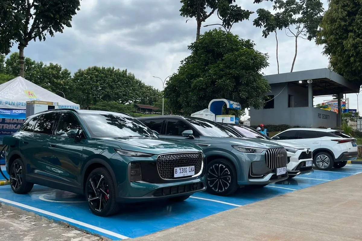 PKB mobil listrik di Jakarta diusulkan bertingkat berdasarkan harga kendaraan. Mobil listrik premium berpotensi dikenai hingga 75 persen tarif, sementara kendaraan murah tetap bisa bebas pajak.