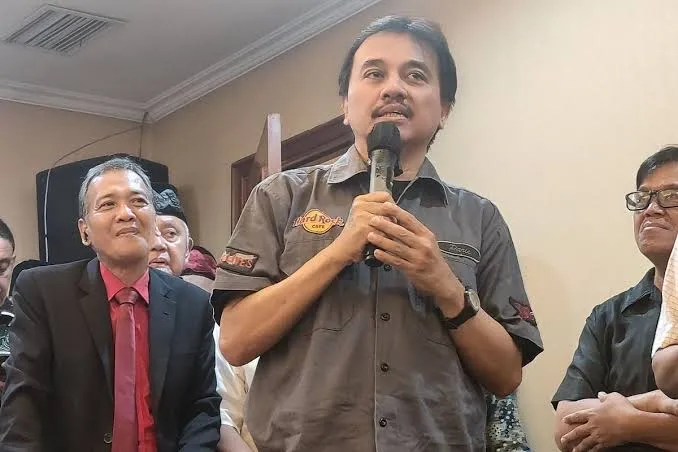 Praperadilan Roy Suryo kembali diajukan untuk menguji penetapan tersangka. Kuasa hukum Jokowi menilai objek perkara telah memasuki tahap persidangan.