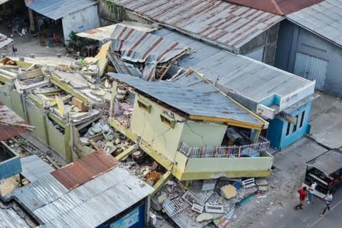Rumah rusak gempa NTT masuk tahap pendataan by name by address. Pemerintah menyiapkan bantuan pengungsi dan rekonstruksi setelah kondisi stabil. 