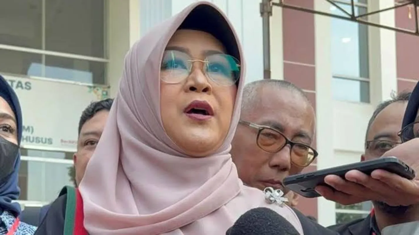Sidang perdana Dokter Tifa digelar di PN Jakarta Timur. Jaksa membacakan dakwaan terkait unggahan soal ijazah Jokowi, sementara perkara masih dalam proses persidangan.