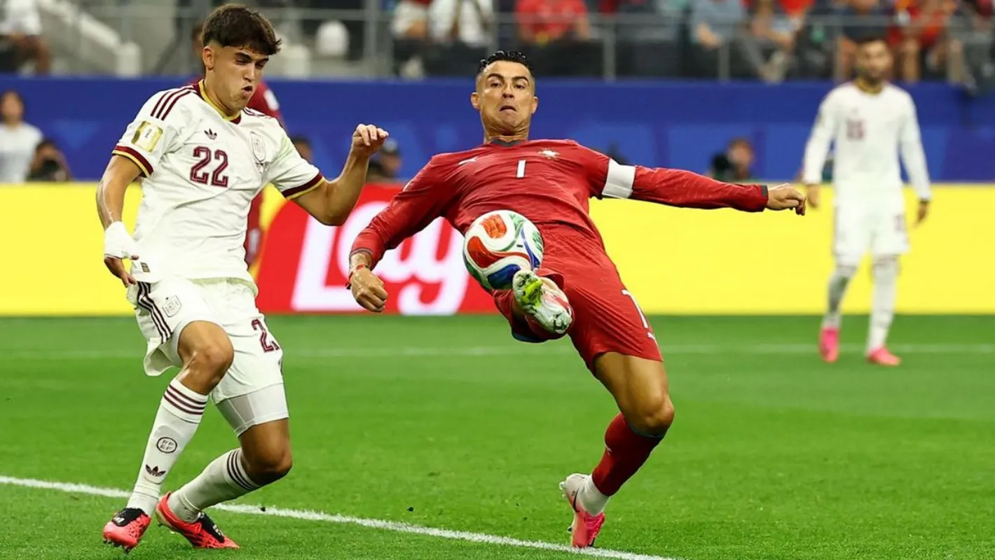 Spanyol vs Portugal berakhir 1-0 pada babak 16 besar Piala Dunia 2026. Gol Mikel Merino di injury time membawa La Furia Roja melaju ke perempatfinal.
