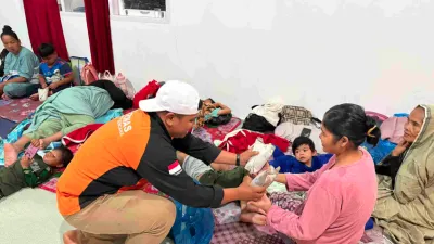 Bantuan Korban Banjir Padang: Sembako, Pakaian, Air Bersih