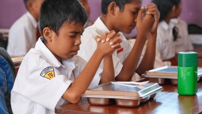 Kaleidoskop MBG: Negara Menarik Rem demi Keselamatan Publik