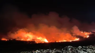 Pemadaman Kebakaran TPA Jatiwaringin Berlanjut, Water Bombing Belum Hentikan Api